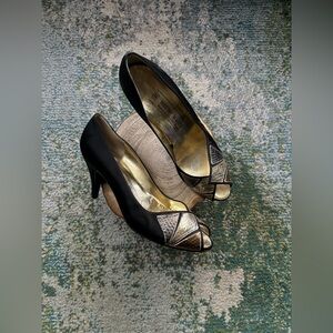 Vintage Bruno Magli black metallic snakeskin satin peep toe heels, size 8M